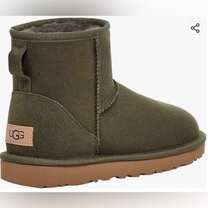 UGG Women's Classic Mini II Winter Boot (Size 7)